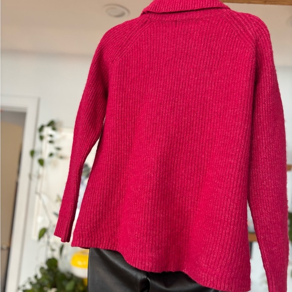 Tahari- Merino Wool Raspberry Turtleneck Sweater - Picture 5 of 8